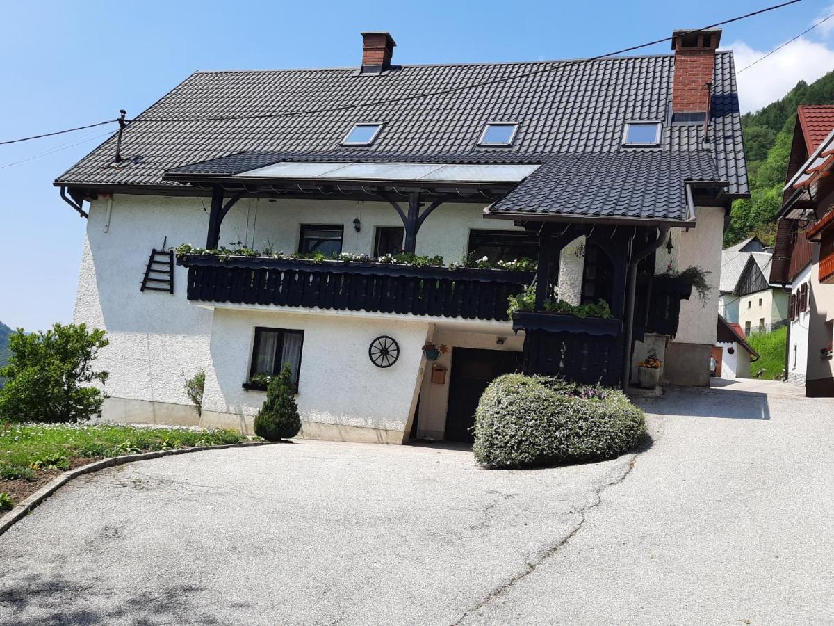 Apartamento Sobe Tanja Podbrdo Exterior foto
