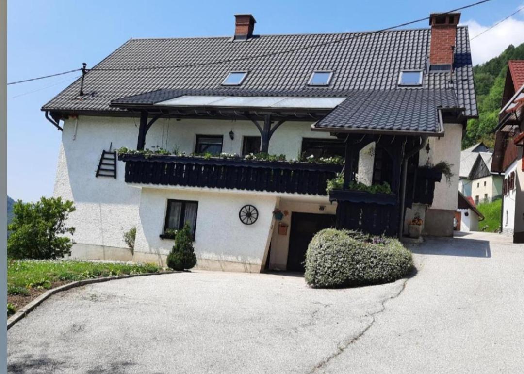 Apartamento Sobe Tanja Podbrdo Exterior foto